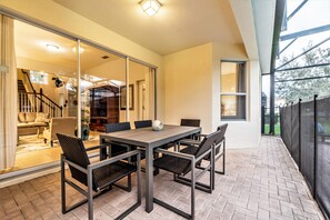 Outdoor dining - Last Minute Disney! Private Pool, Hot Tub & Themed Bedrooms. Book Now! #39158 (Orlando)