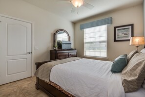 4 Schlafzimmer, Bügeleisen/Bügelbrett, WLAN, Bettwäsche
