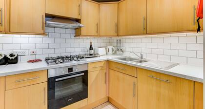 Redhill town centre apartment by Surrey Shortlets