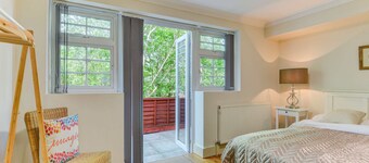 Redhill town centre apartment by Surrey Shortlets