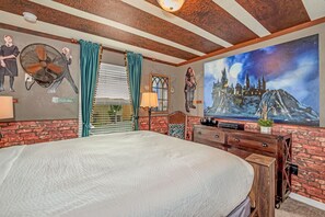 6 bedrooms, iron/ironing board, WiFi, bed sheets - Last Minute Disney! Private Pool, Hot Tub, Game Room & Themed Bedrooms. Book Now! #39404 (Orlando)