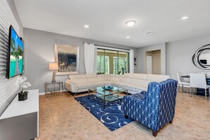 Smart TV y futbolito 