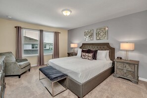 5 habitaciones, tabla de planchar con plancha, wifi y ropa de cama 