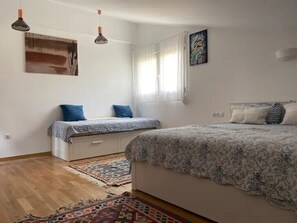 2 bedrooms, iron/ironing board, travel cot, WiFi - Sierra de Madrid, private saltwater pool (Becerril de la Sierra)