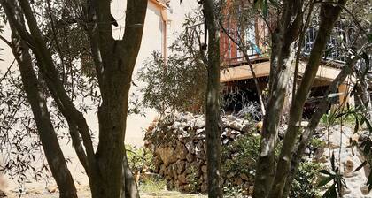 Detached vacation home in 1200m2 Mediterranean garden