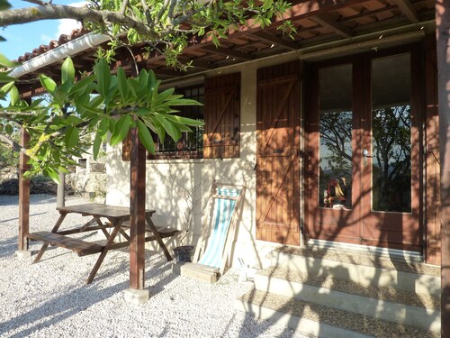 Maison de vacances individuelle dans jardin méditerranéen 1200m2