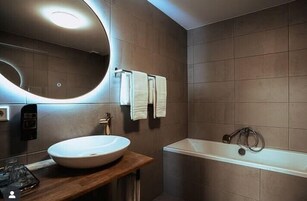 Superior Double or Twin Room, 1 Queen Bed, Non Smoking | Bathroom | Shower, rainfall showerhead, free toiletries, hair dryer