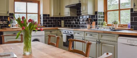 Dishwasher, cookware/dishes/utensils