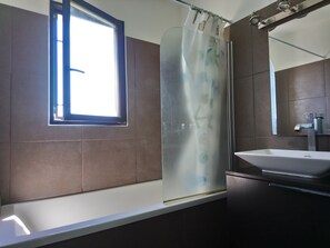 Badkar/dusch, tvål och toalettpapper