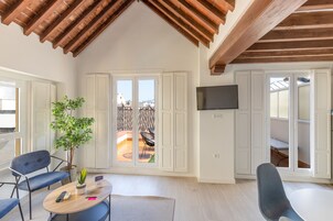 Apartamento, 1 habitación, terraza | Zona de estar | Una televisión de pantalla plana