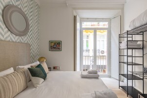 1 habitación, escritorio, sistema de insonorización y cunas