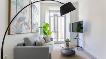 Apartament, 1 dormitori | Sala d'estar | Televisor de pantalla plana