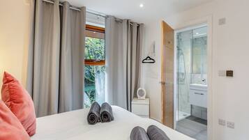 4 bedrooms, free WiFi, bed sheets
