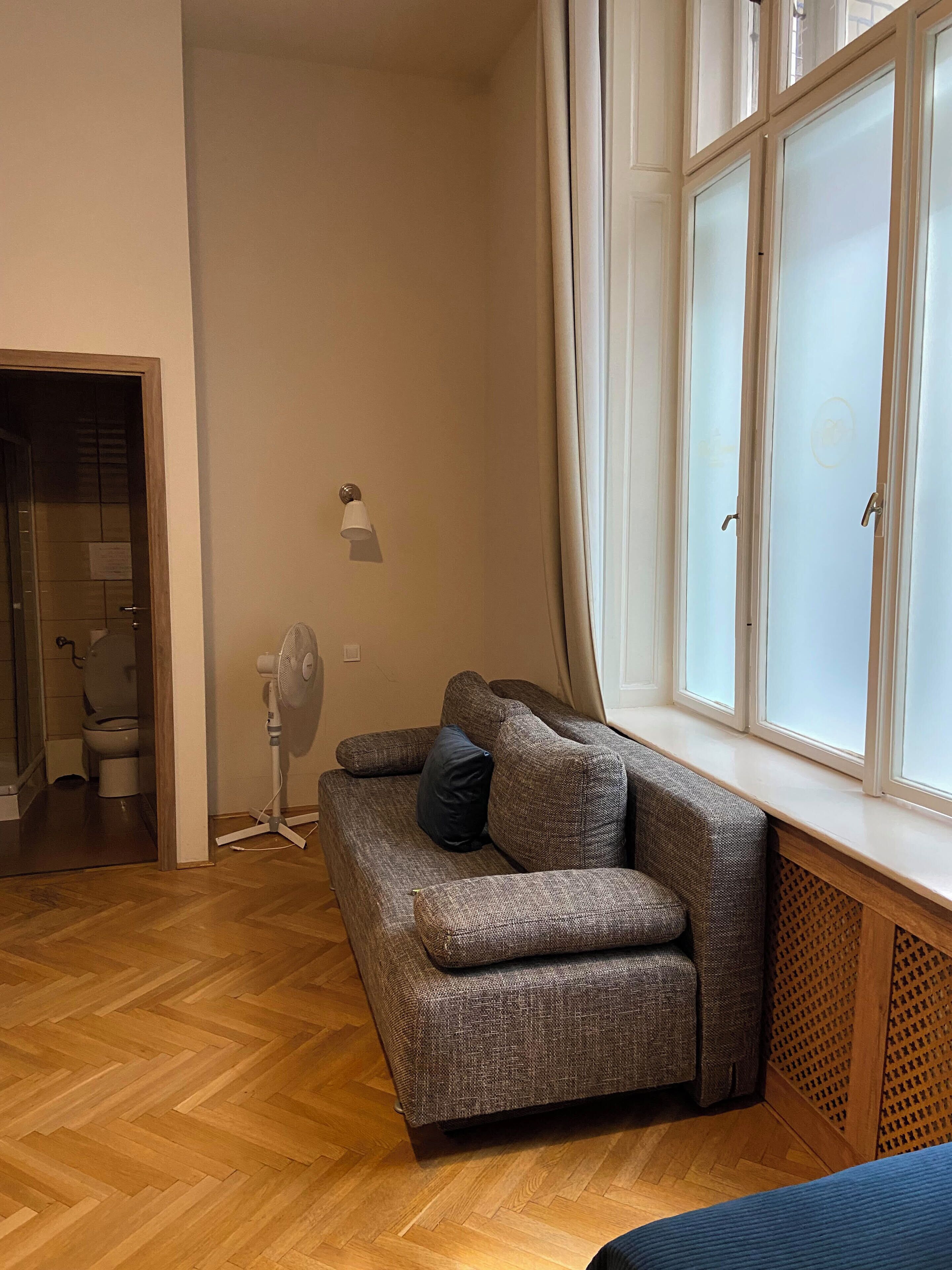 Basic Quadruple Room | Peti besi dalam bilik, langsir/tirai gelap terus, kalis bunyi 