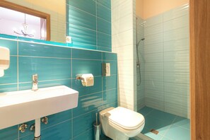 基础三人房 | 浴室 | 毛巾