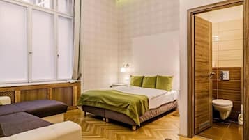 Basic Triple Room | In-room safe, blackout drapes, soundproofing, iron/ironing board