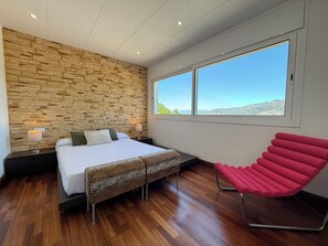 3 室のベッドルーム、アイロン / アイロン台、WiFi (無料)、ベッドシーツ