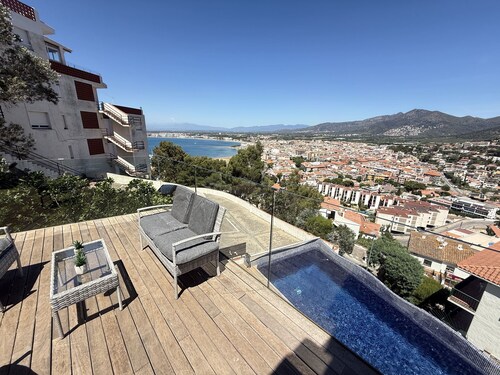 Agi Villa Pamela Casa for rent in Roses Girona.