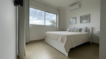 2 Schlafzimmer, Schreibtisch, Bügeleisen/Bügelbrett, kostenloses WLAN