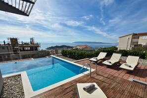 Outdoor pool - Villa Specia (Makarska)