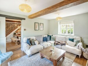 Fireplace - 4 bedroom accommodation in Niton (Ventnor)