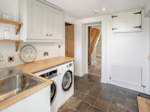 Interior - 4 bedroom accommodation in Niton (Ventnor)