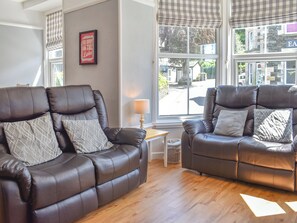Living area - 3 bedroom accommodation in Windermere (Windermere)