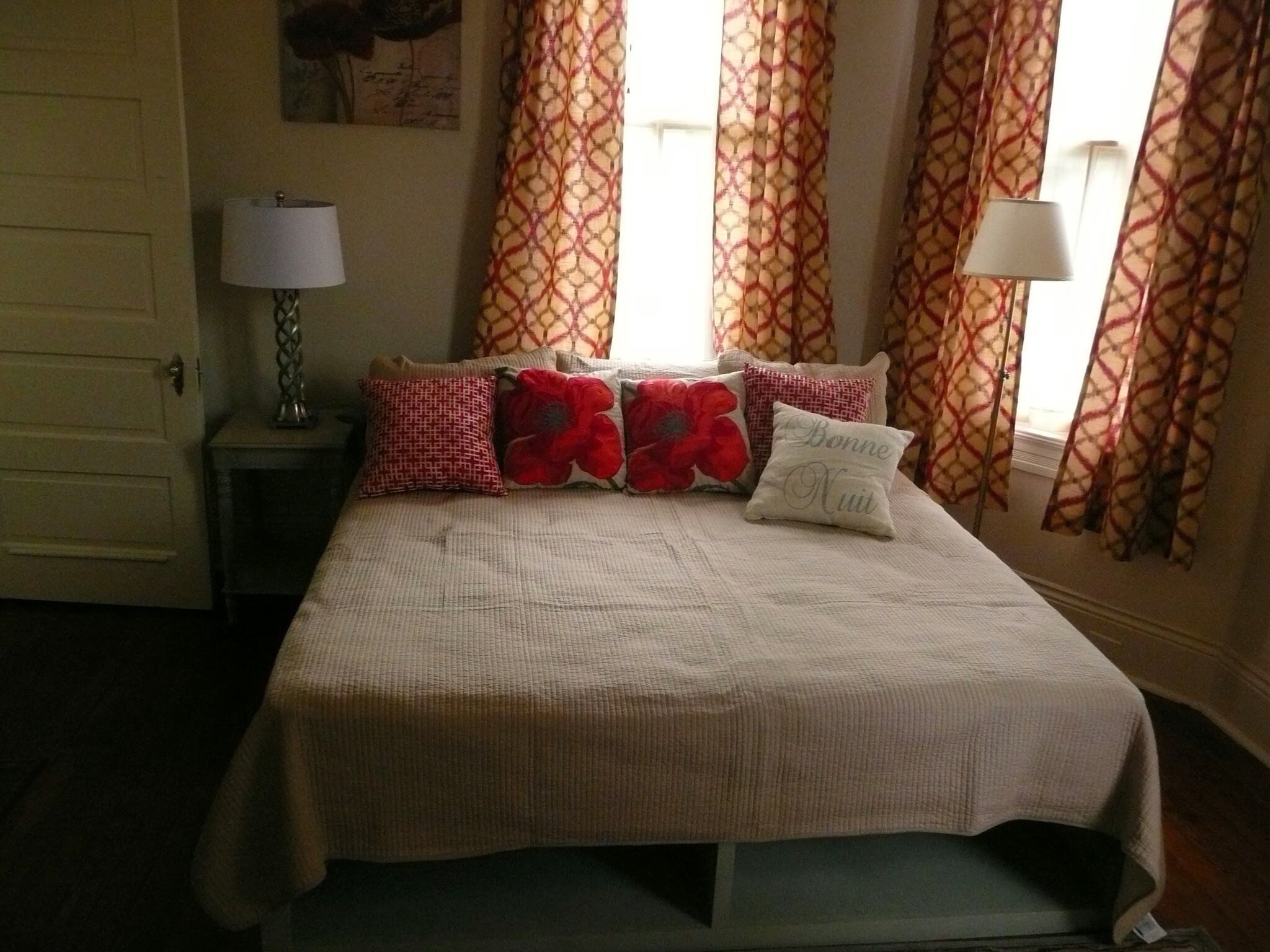 Great for large group in traditional New Orleans neighborhood!