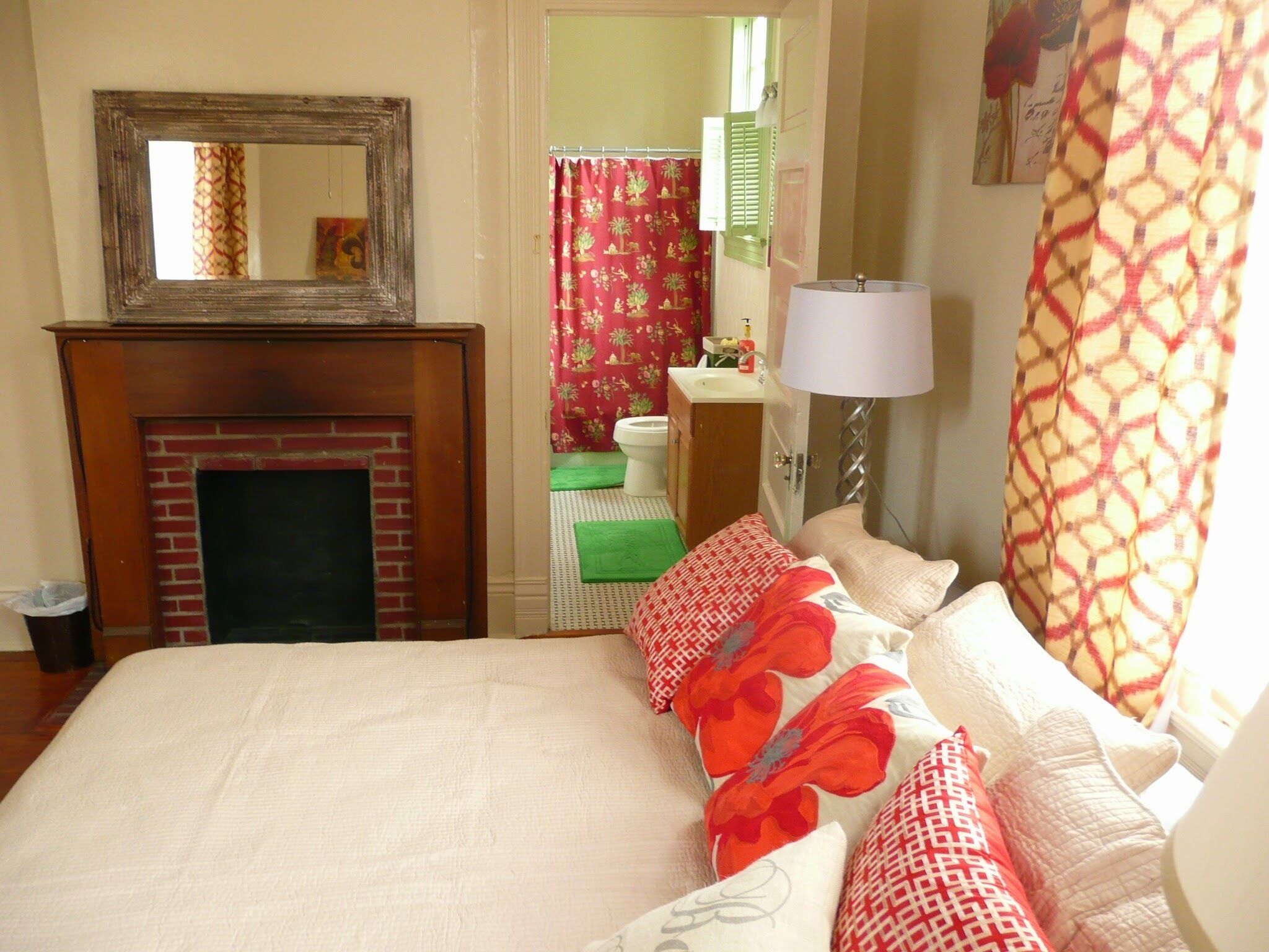 Great for large group in traditional New Orleans neighborhood!