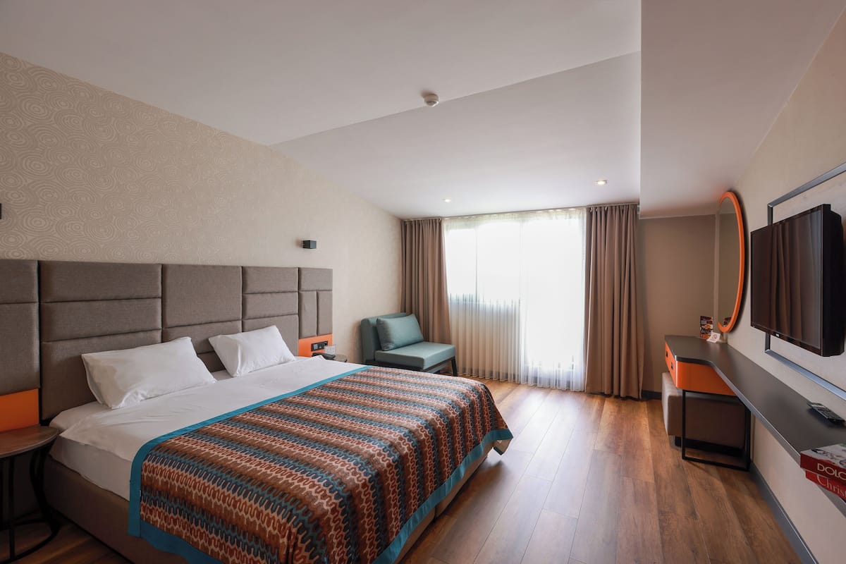Standard Double Room | Select Comfort beds, minibar, in-room safe, desk