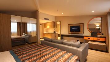 Elite Studio Suite | Select Comfort beds, minibar, in-room safe, desk