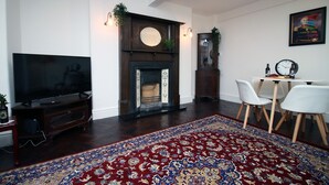 Family Apartment | Living area - St Paul's View Apt 1 by Tŷ SA (Newport)