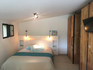 1 bedroom, iron/ironing board, travel cot, WiFi
