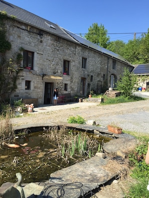 Exterior - Authentic stone house in an old farmyard (Hamoir)