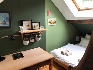 3 Schlafzimmer, Schreibtisch, Bügeleisen/Bügelbrett, Reisekinderbett