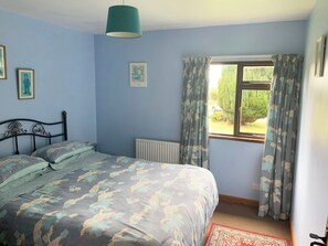 3 عدّة غرف نوم وواي فاي مجانًا وملاءات أسرّة