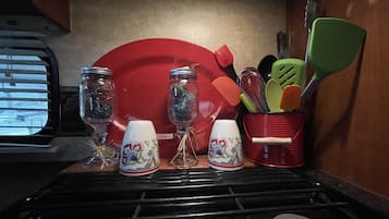 Microwave, coffee/tea maker, cookware/dishes/utensils