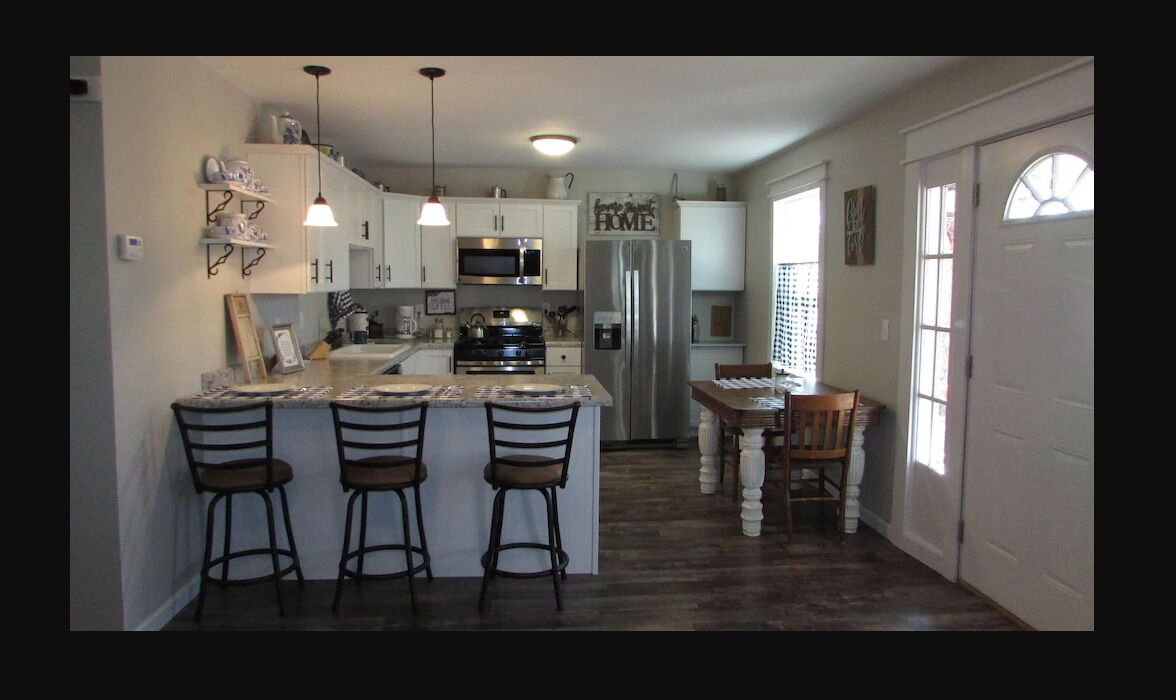 River Time Cottage Get Away! 1/2 Mile from Current River!