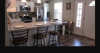 River Time Cottage Get Away! 1/2 Mile from Current River!