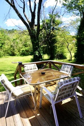Outdoor dining - River Time Cottage Get Away! 1/2 Mile from Current River! (Van Buren)