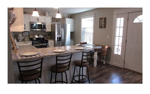 River Time Cottage Get Away! 1/2 Mile from Current River!