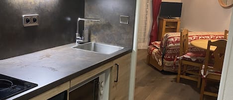 Refrigerador, microondas, parrilla de estufa y lavavajillas
