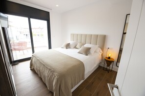 3 bedrooms, in-room safe, desk, iron/ironing board