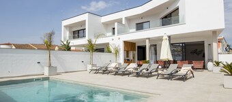 Splendid contemporary villa in the city center 3 minutes walk from the beach