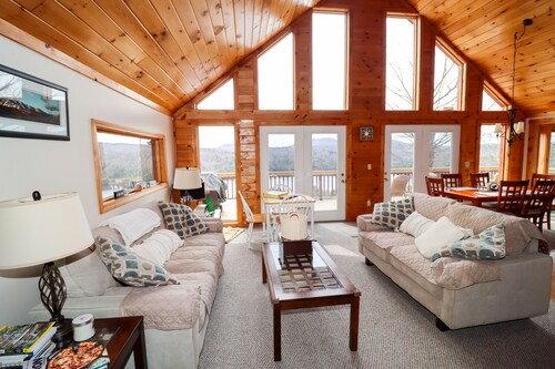 Lake Christopher Chalet - Lake and Ski Getaway 