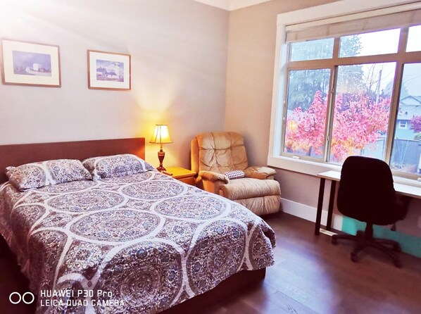 1 bedroom, desk, iron/ironing board, WiFi