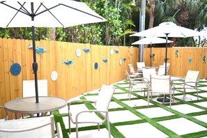 Outdoor dining - Directly across the street from the beach (St. Pete Beach)