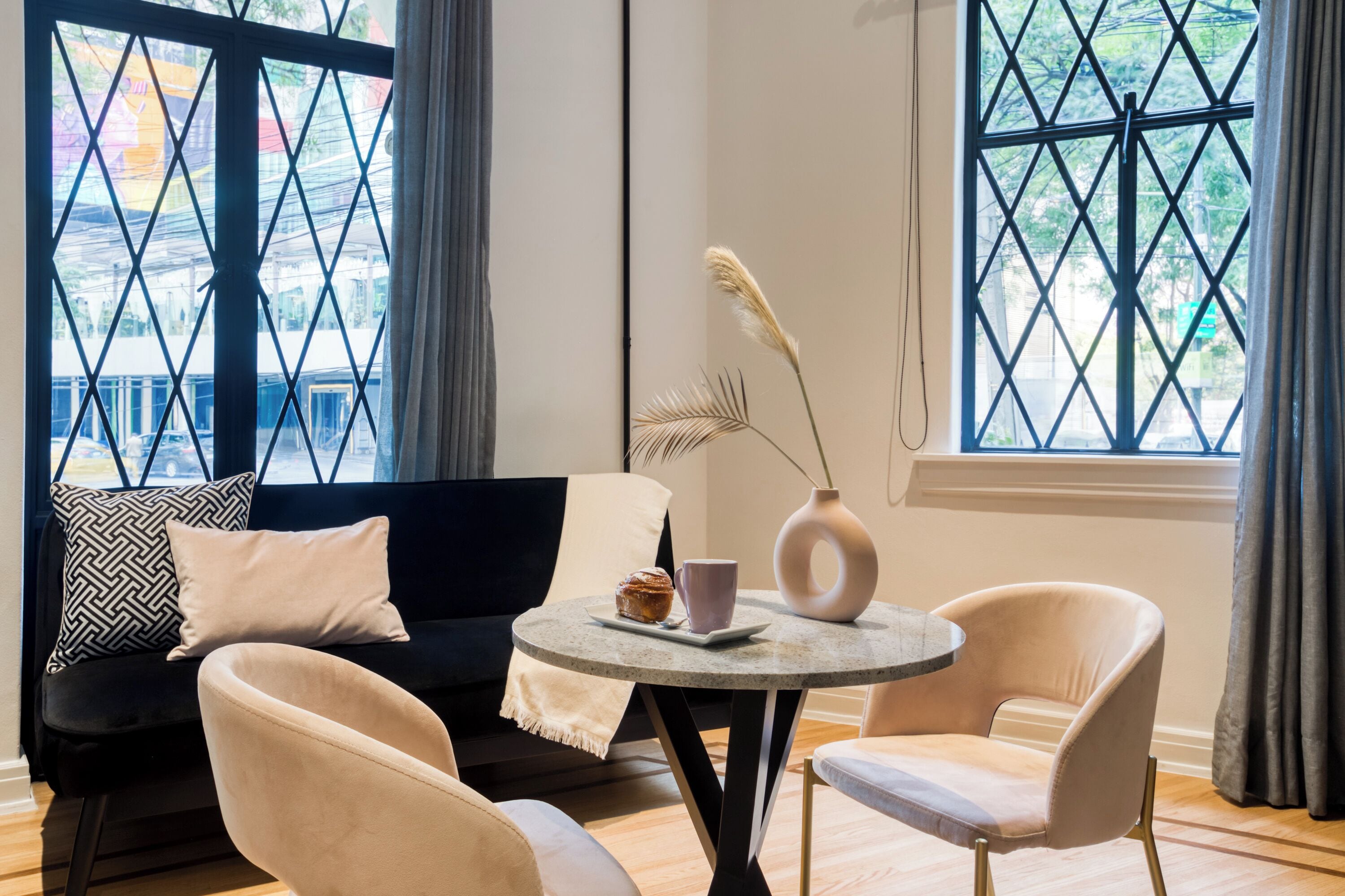 the royalty suite | dining room