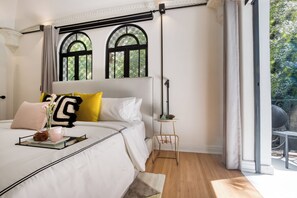 Queen Elizabeth's Room with a Balcony | Sábanas de algodón egipcio, ropa de cama de alta calidad y minibar 