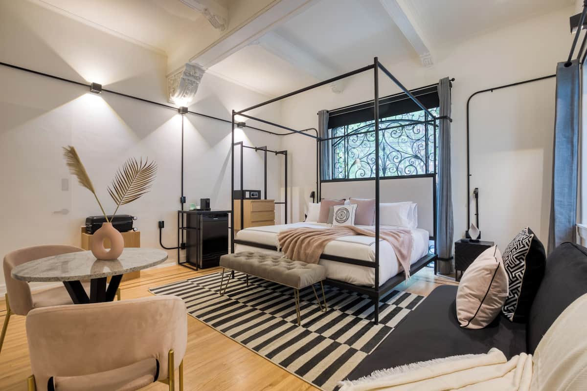 Venus's Suite | Bettwäsche aus ägyptischer Baumwolle, hochwertige Bettwaren, Minibar